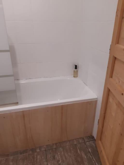 Charmante Maison Renovee, Proche Lac Et Centre-Ville LʼIsle-Jourdain Exteriör bild